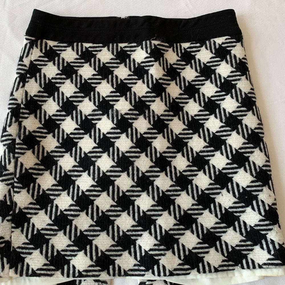 White House Black Market skirt Sz 6